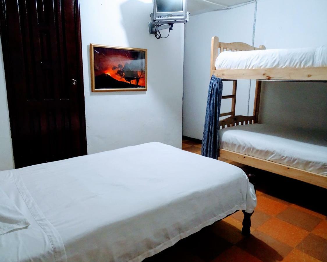 Erupcion Art Hotel & Hostel Баньос Экстерьер фото