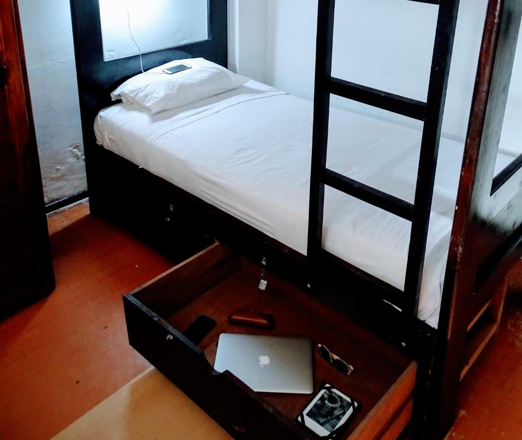 Erupcion Art Hotel & Hostel Баньос Экстерьер фото